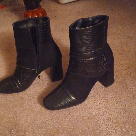 Boots - Picture 2 of 4